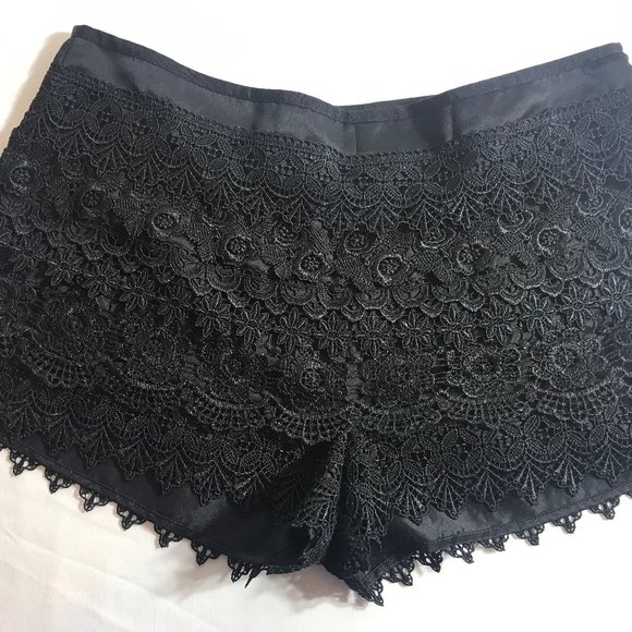 SANS SOUCI BLACK LACE SHORTS - Picture 1 of 5